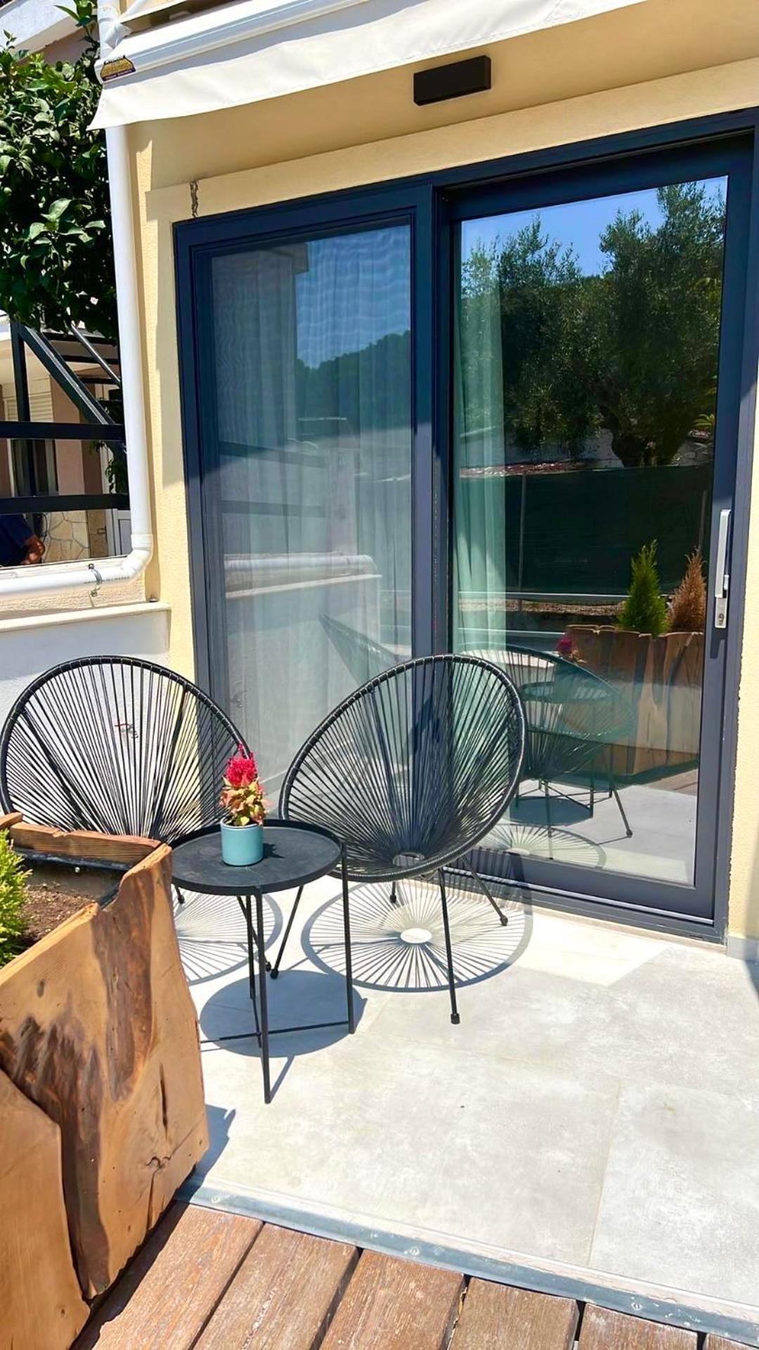 Anesis Deluxe Apartments بارغا المظهر الخارجي الصورة